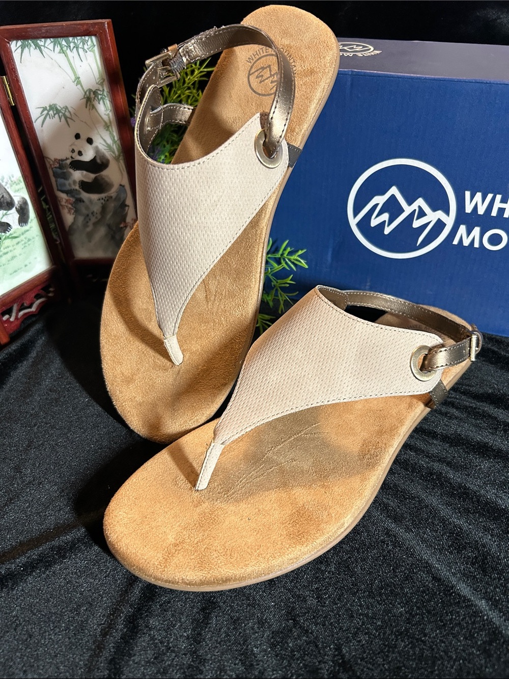 NWT WHITE MOUNTAIN THONG SANDAL 10M